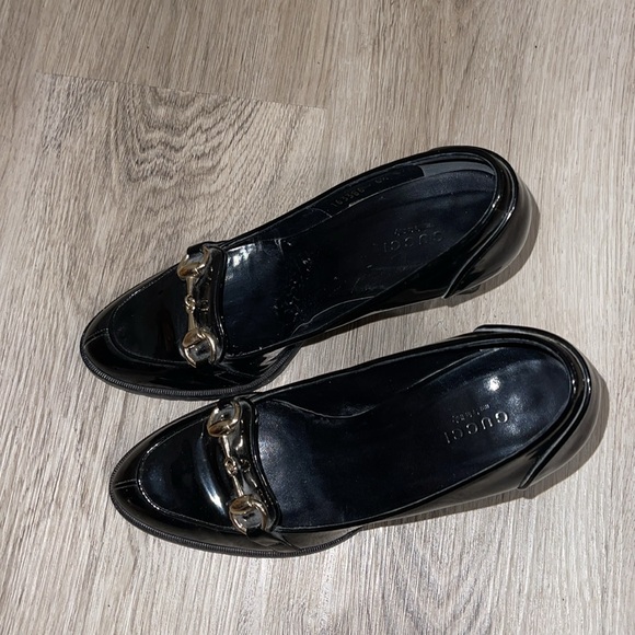 GUCCI BLACK PATENT LEATHER ROUND TOE PUMPS WITH SILVER HORSE-BIT BUCKLE 6.5 - Picture 5 of 10